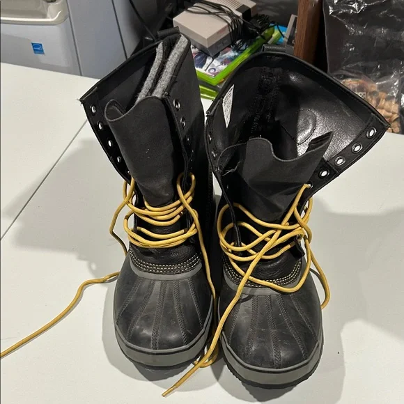 Sorel waterproof boots - Picture 4 of 9